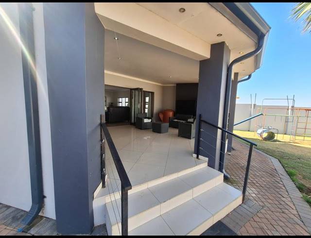4 BEDROOM HOUSE FOR SALE IN FLAMWOOD